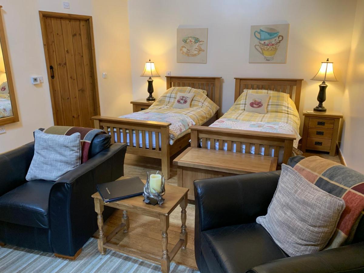 Отель The Reindeer Retreat Buttercup Twin Kidwelly Экстерьер фото