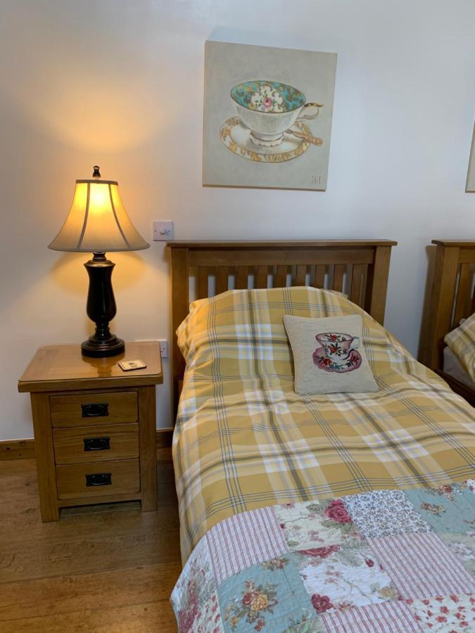 Отель The Reindeer Retreat Buttercup Twin Kidwelly Экстерьер фото